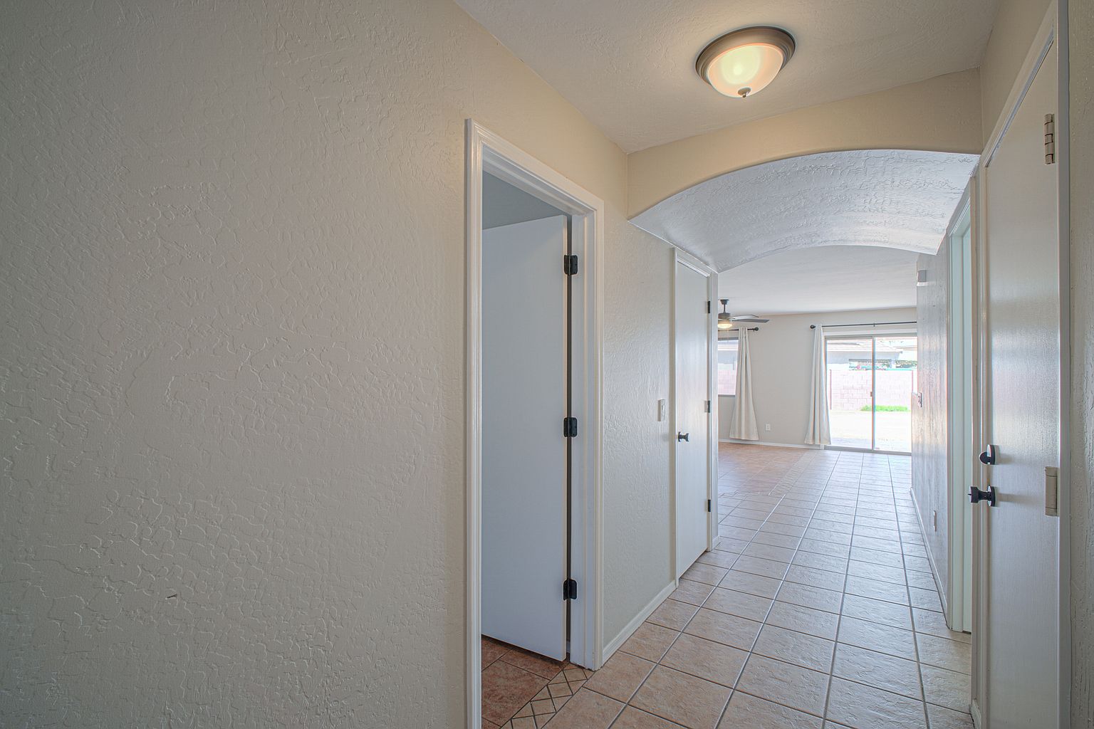 305 W Settlers Trl photo 2
