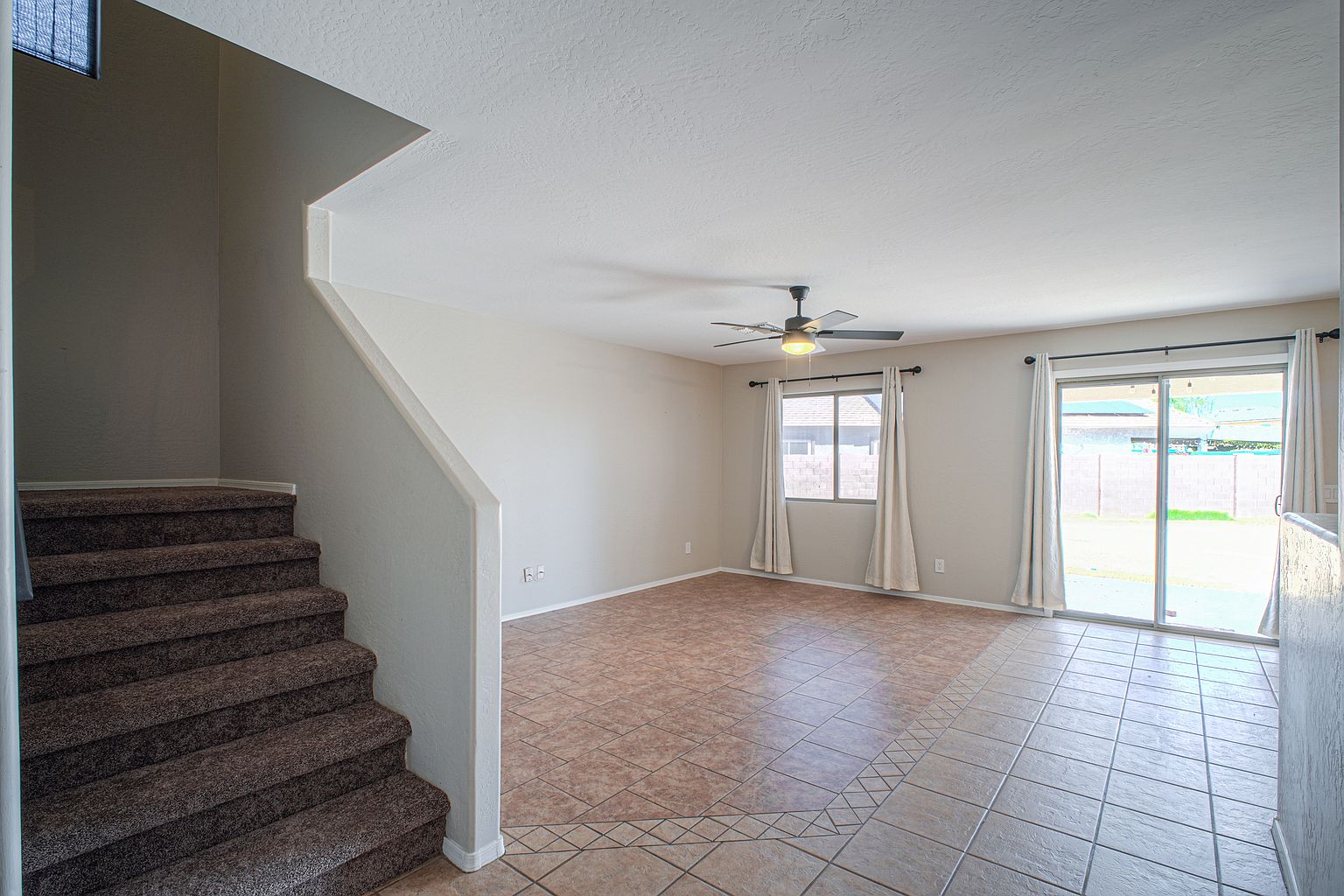 305 W Settlers Trl photo 4