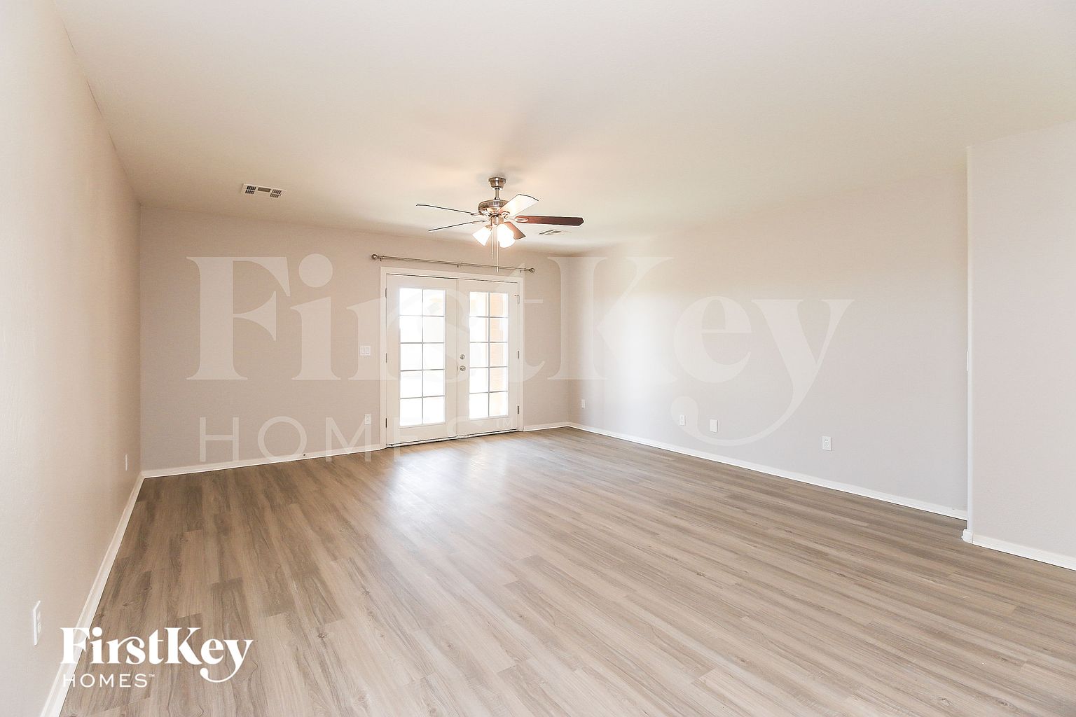 4285 E Whitehall Dr photo 3