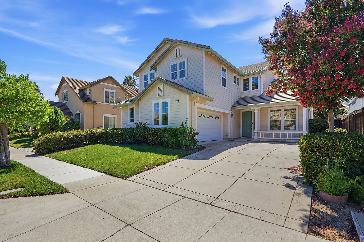 871 Larkspur Ln photo 2