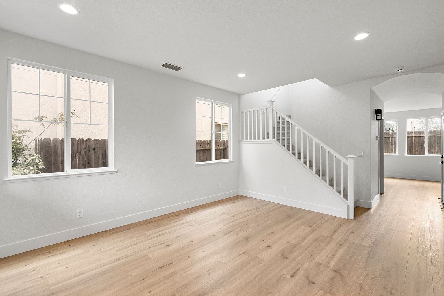 527 Scudero Cir photo 4