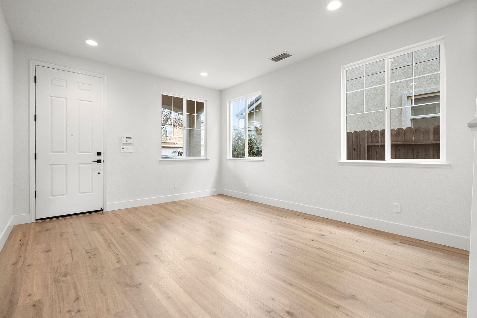 527 Scudero Cir photo 3