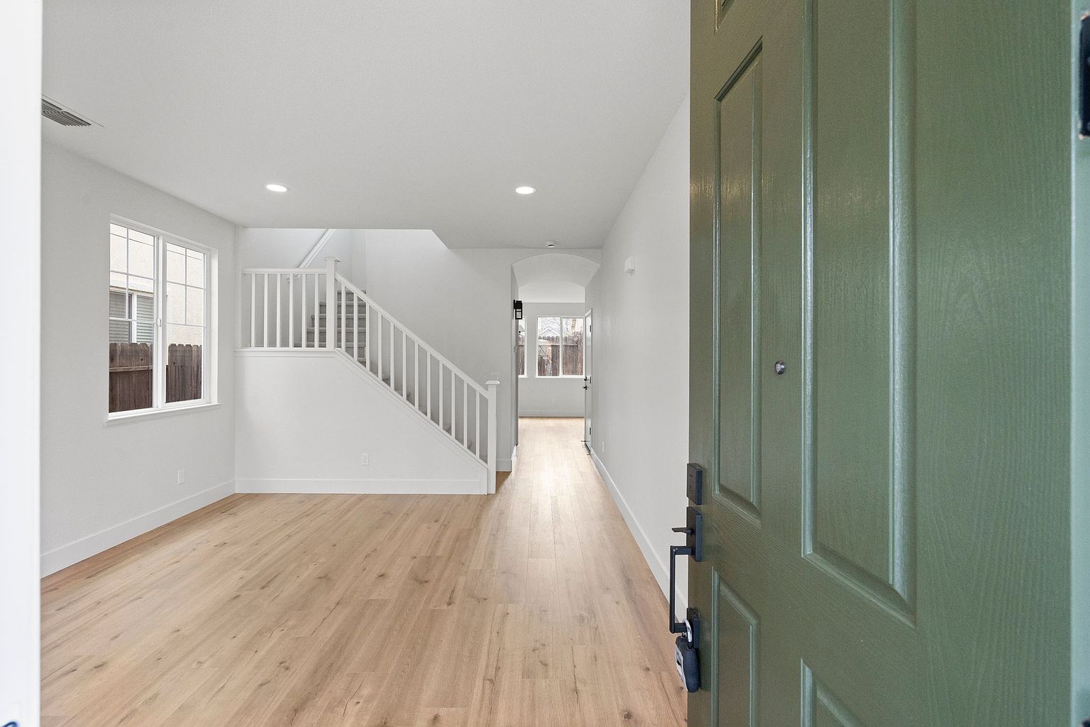 527 Scudero Cir photo 2