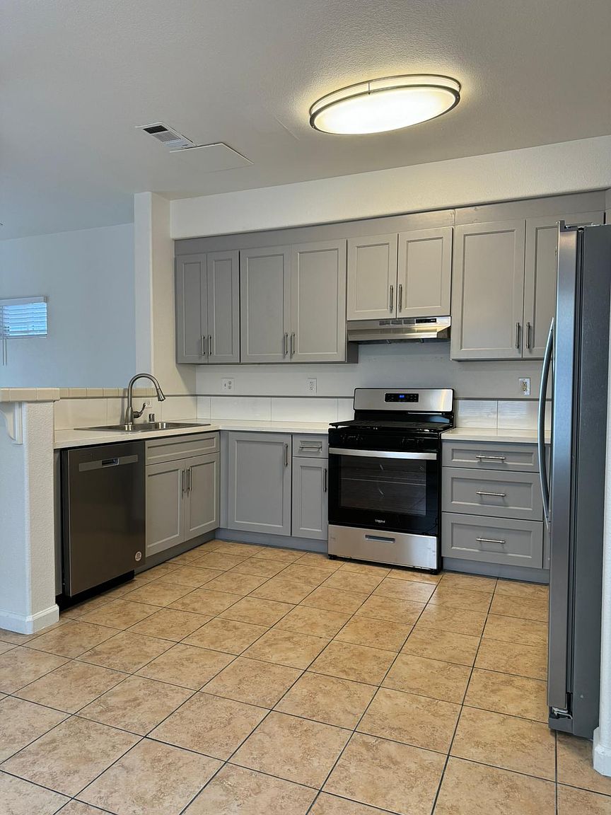 163 Gibson Ave photo 5