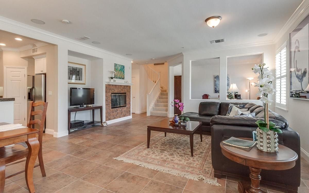 1511 Arianna Ln photo 2