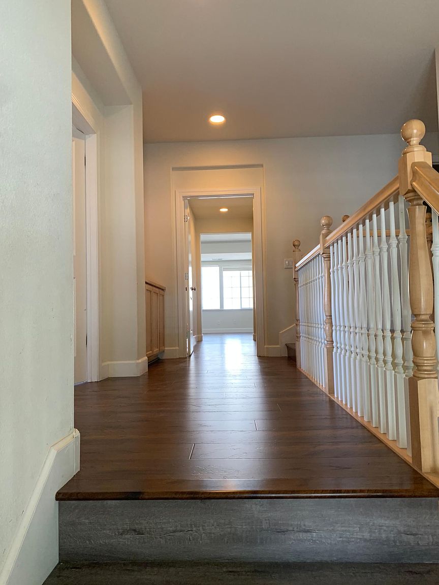 2592 Tamworth Ln photo 3