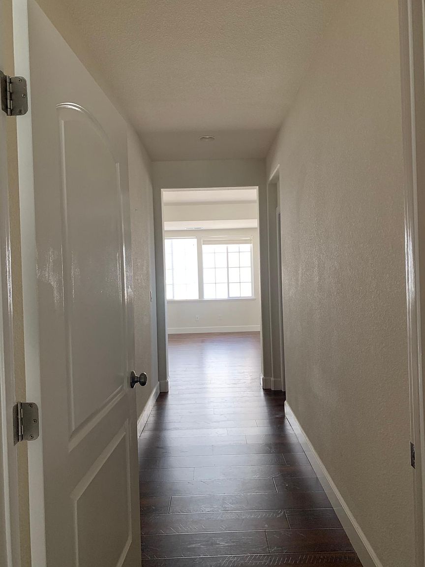 2592 Tamworth Ln photo 5