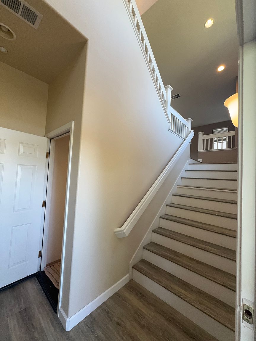 1084 Cottage Ln photo 5
