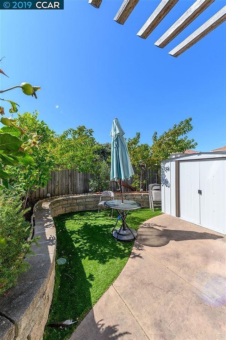 1080 Heritage Ct photo 5