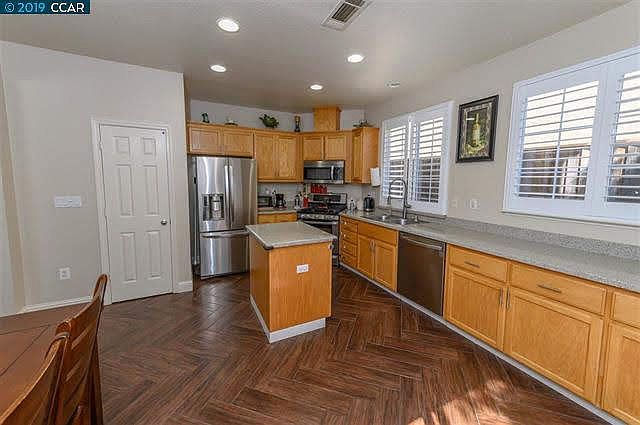 1080 Heritage Ct photo 3