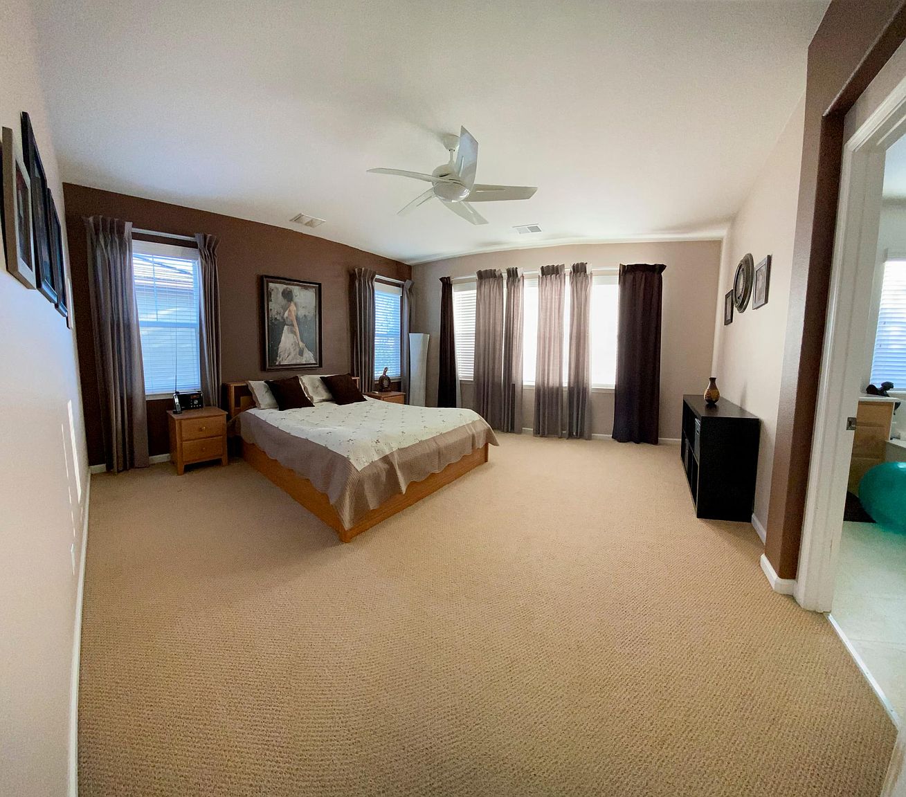 563 Adriatic Ct photo 4