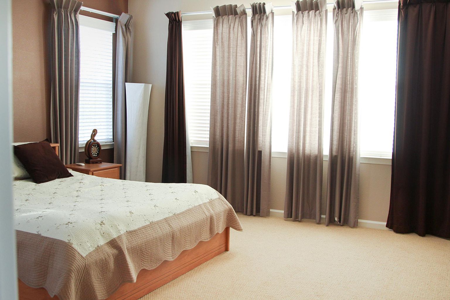 563 Adriatic Ct photo 2