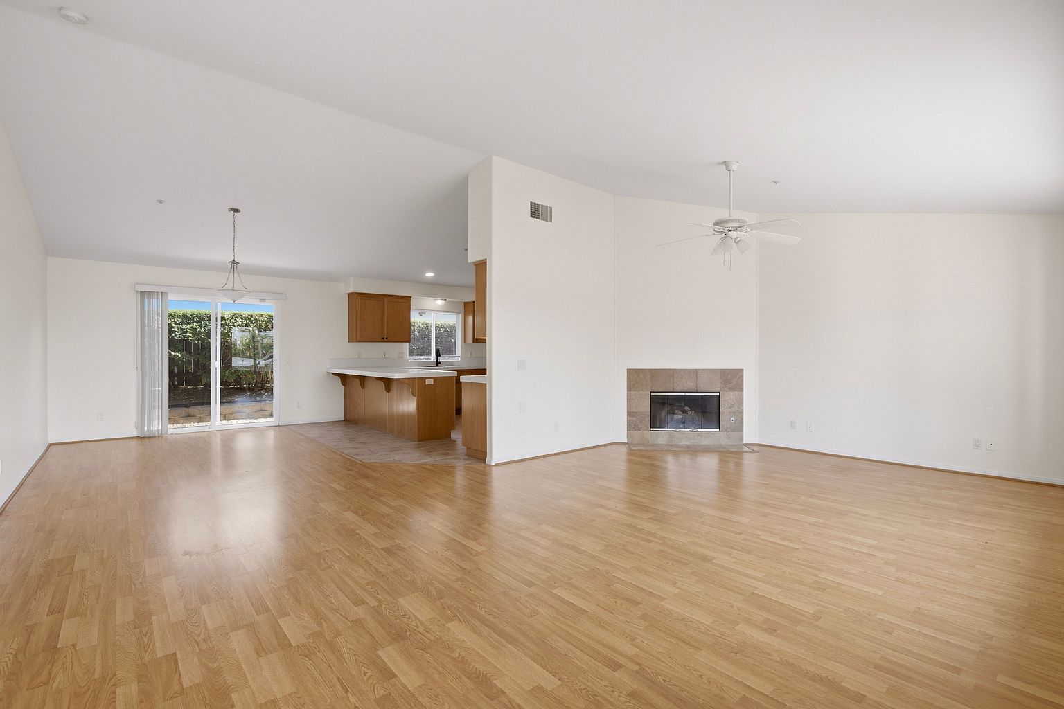 806 Galaxy Dr photo 4