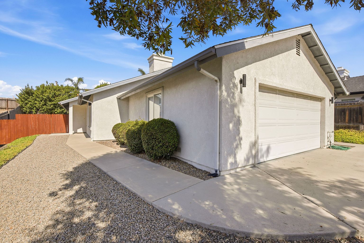806 Galaxy Dr photo 2