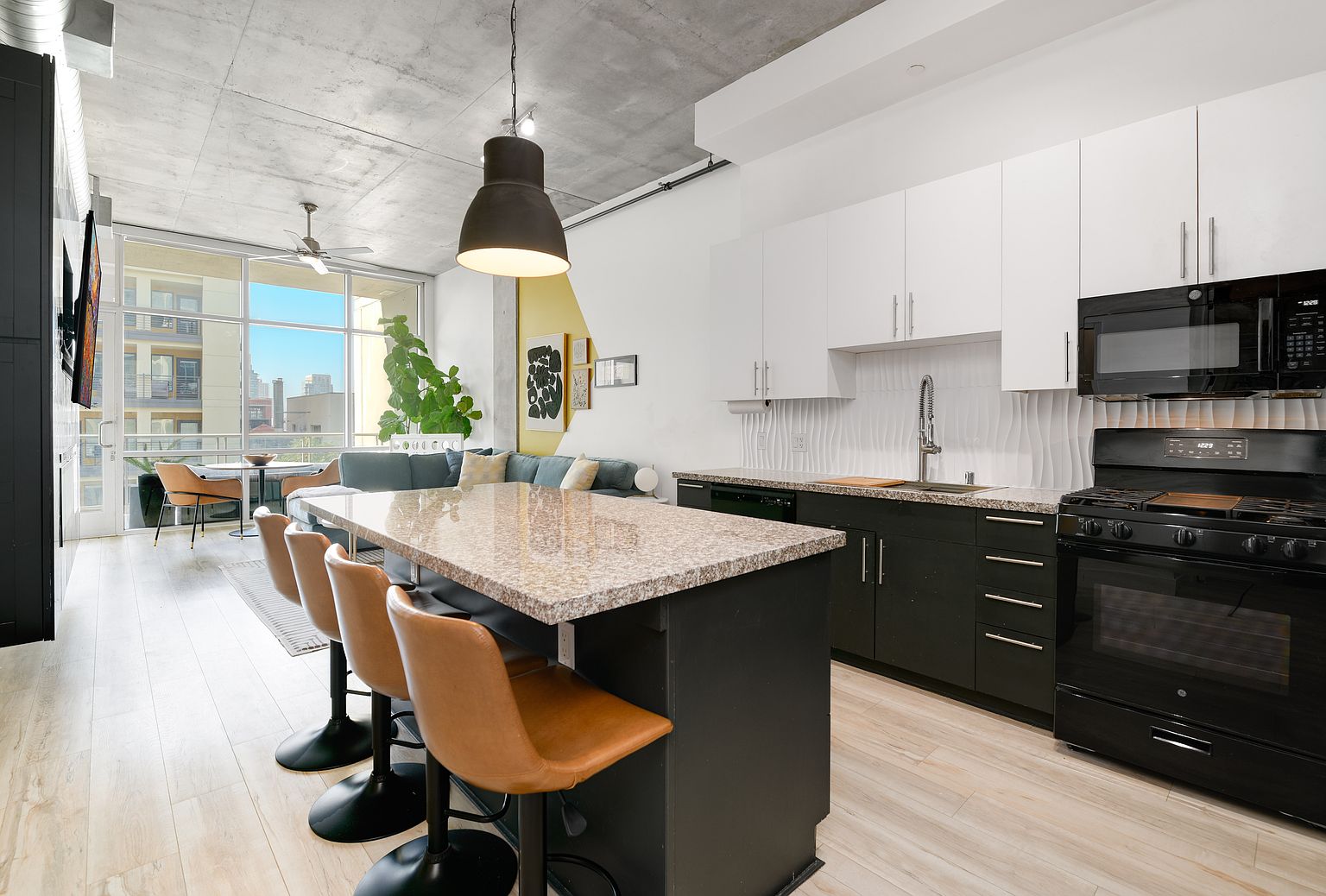 1025 Island Ave photo 2