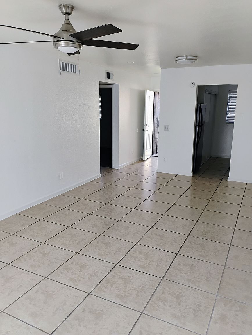 924 W Cinnabar Ave photo 2