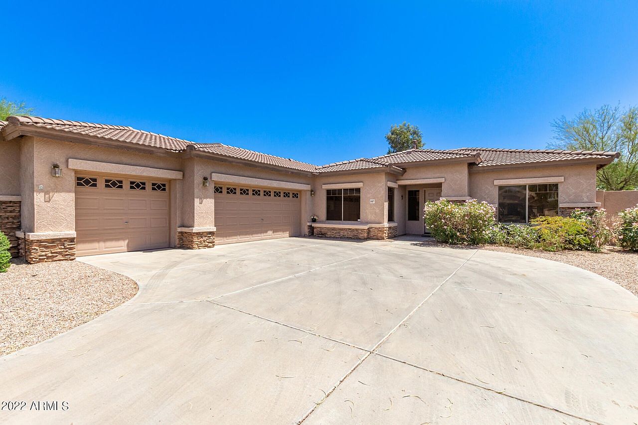 20877 E Saddle Way photo 2