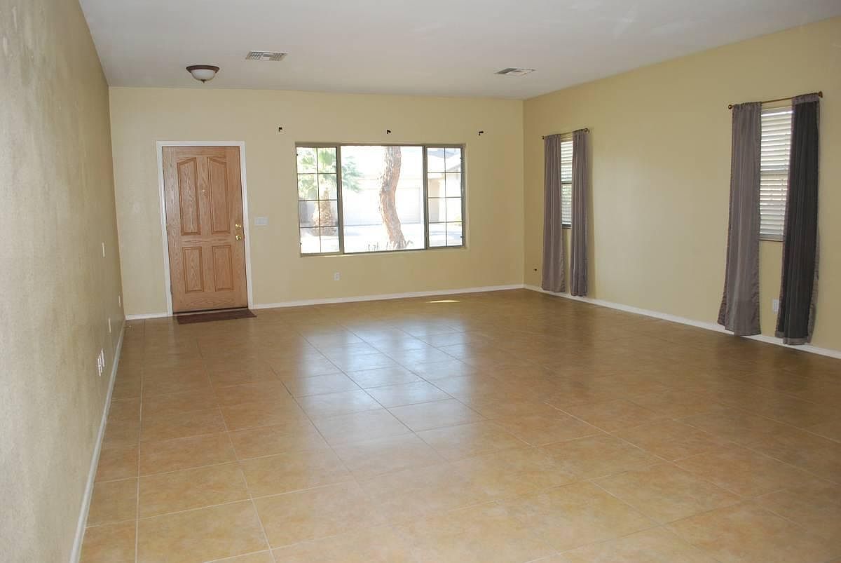 16037 W Custer Ln photo 2