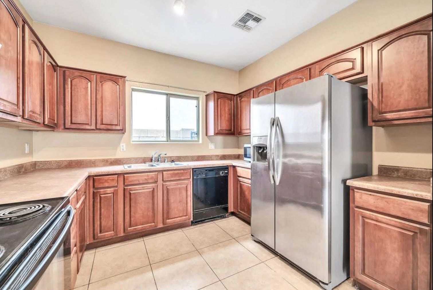 16037 W Custer Ln photo 5
