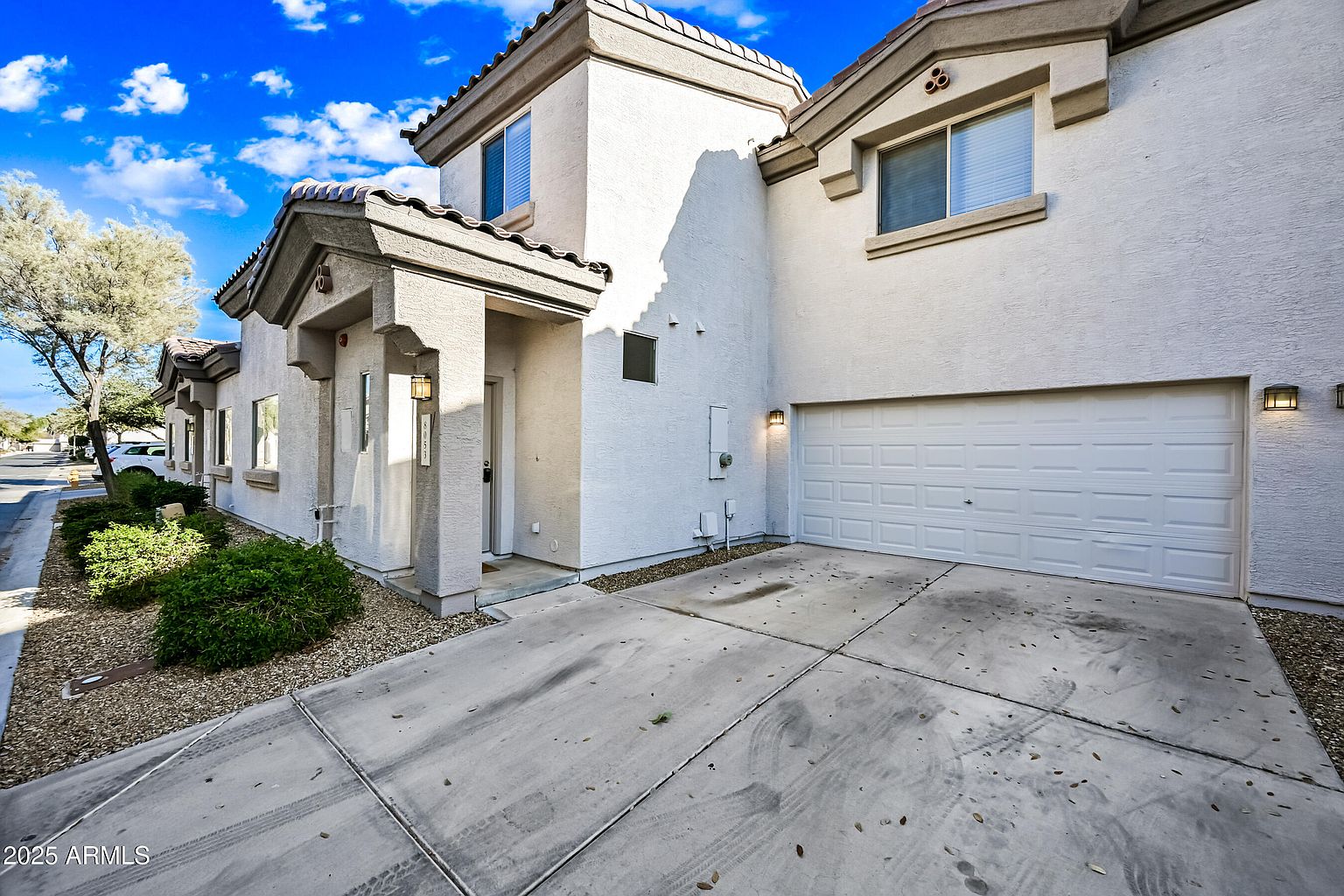 8053 W Waltann Ln photo 2