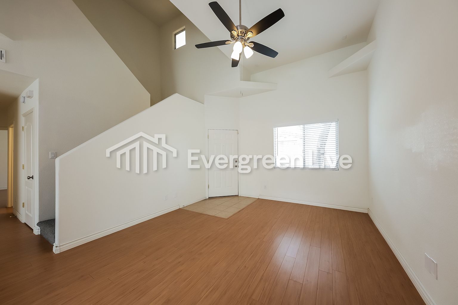 8094 W Beck Ln photo 3