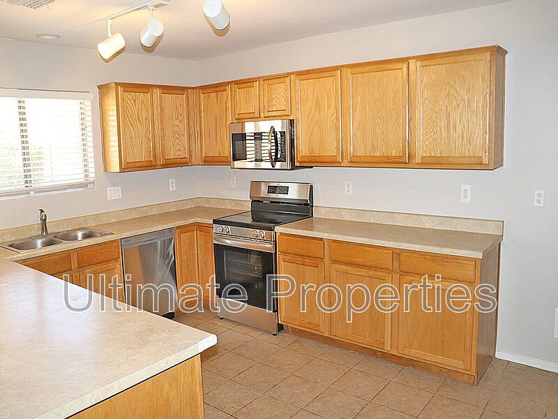 7928 W Florence Ave Phoenix, AZ 85043 photo 4