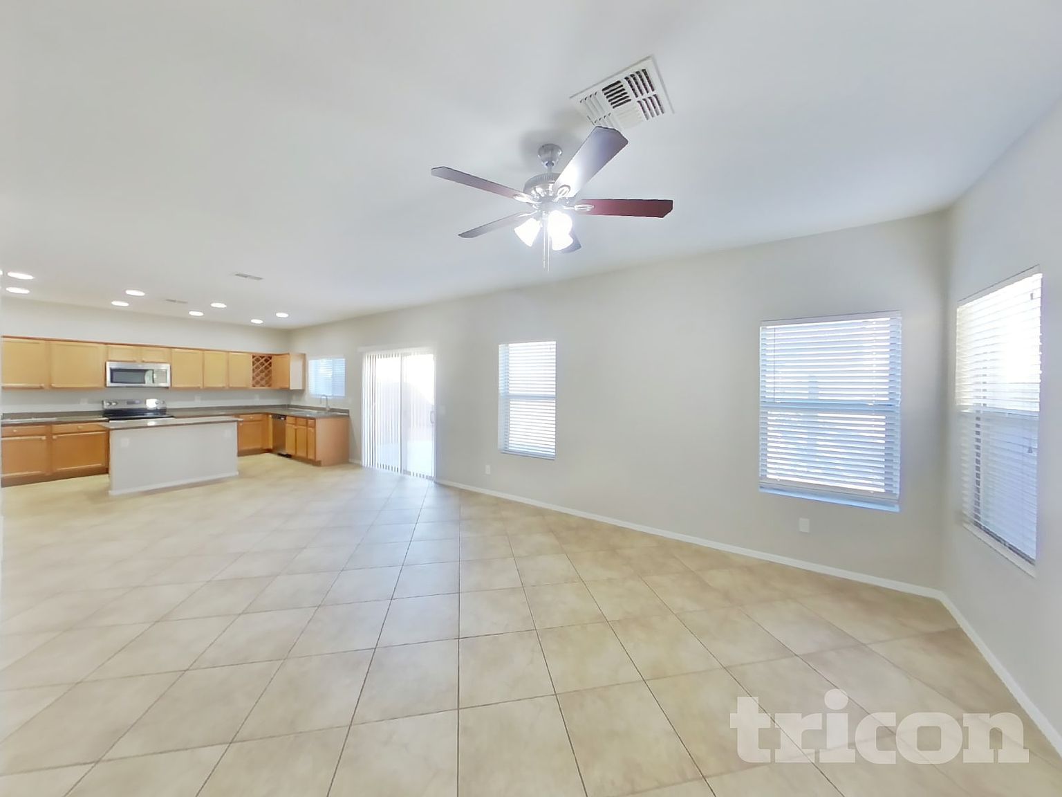 9526 N 81st Dr Peoria, AZ 85345 photo 3