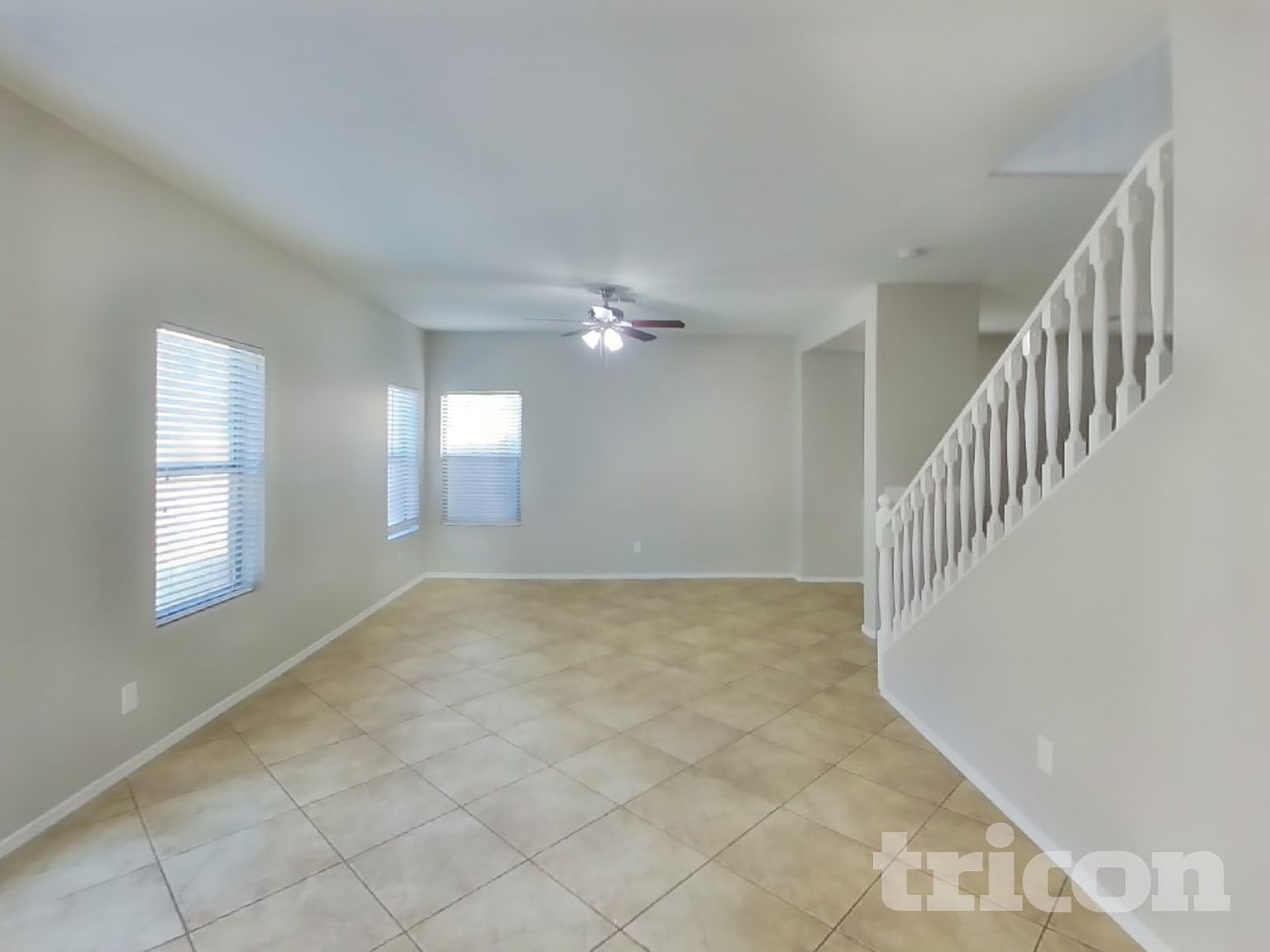 9526 N 81st Dr Peoria, AZ 85345 photo 4