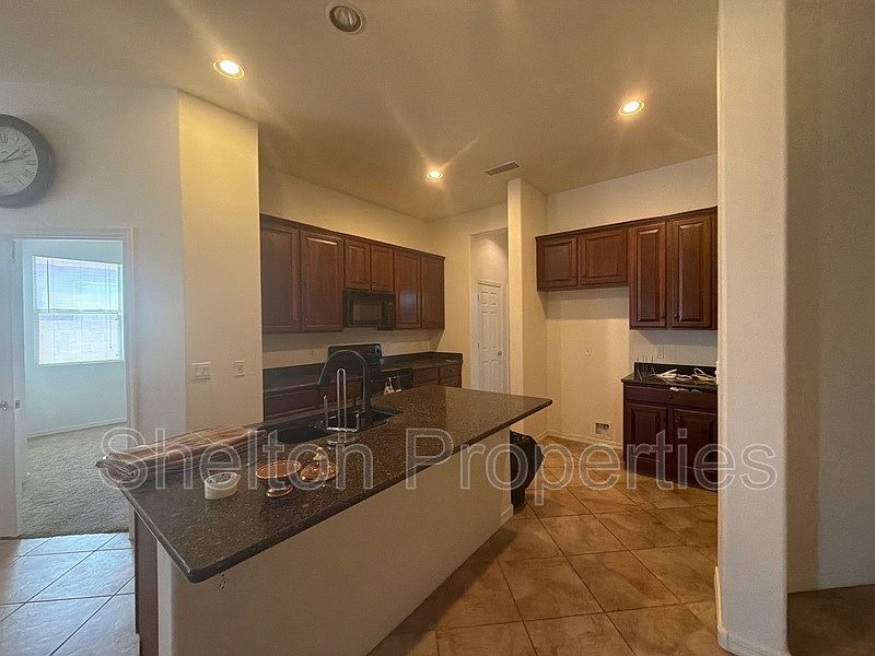 25207 W Centre Ave photo 5