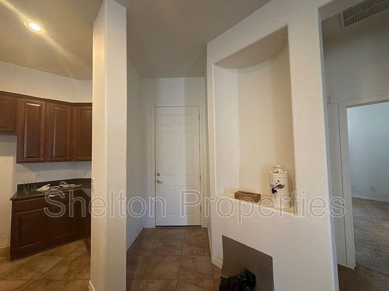 25207 W Centre Ave photo 4