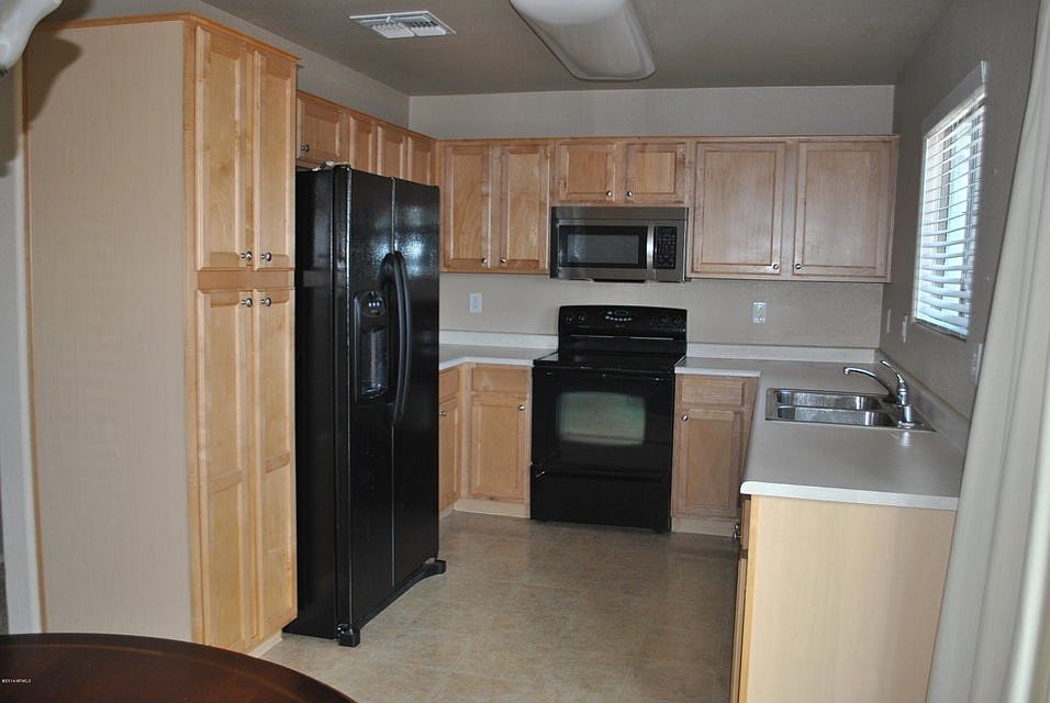 17552 W Watson Ln photo 3