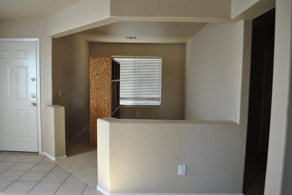 17552 W Watson Ln photo 2
