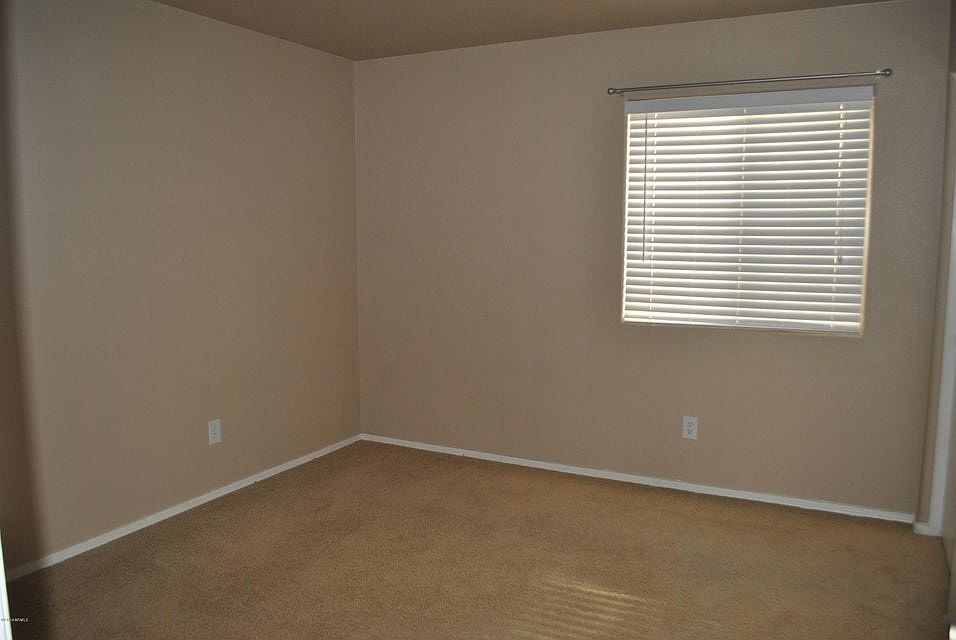 17552 W Watson Ln photo 5