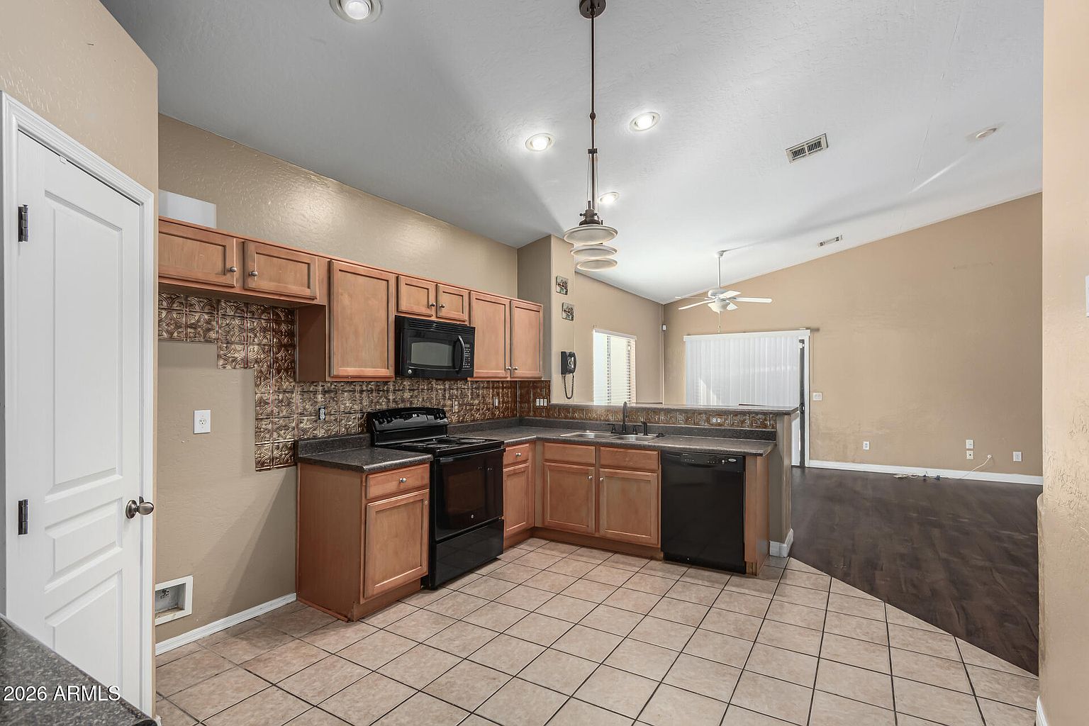 2513 W Novak Way Phoenix, AZ 85041 photo 4