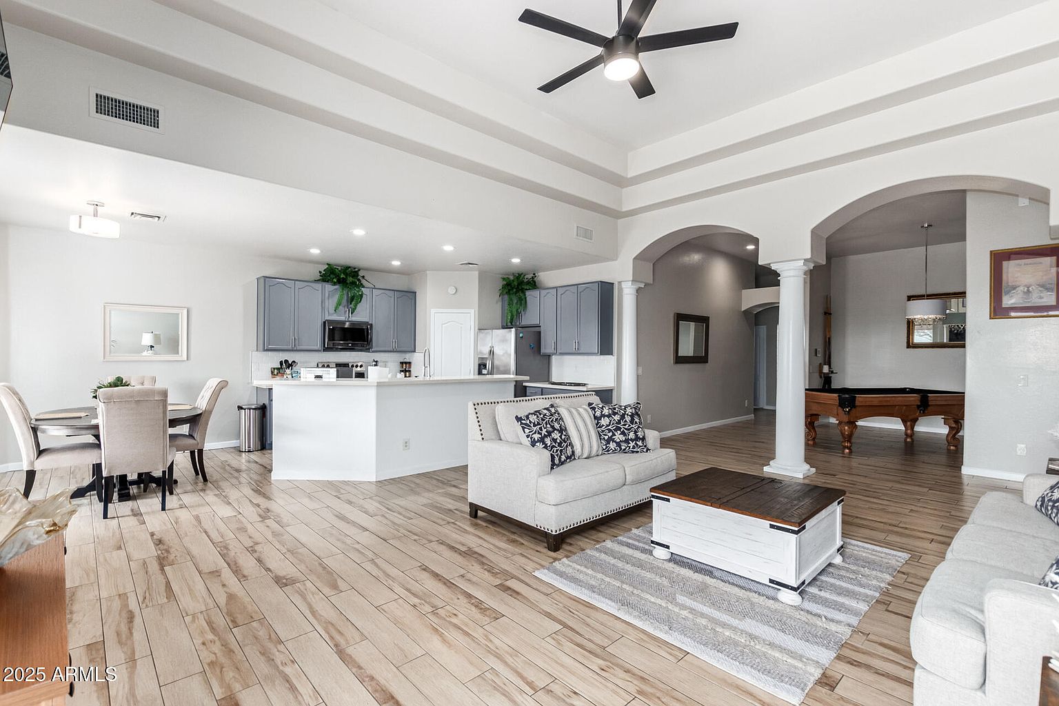 8632 S 10th Ln Phoenix, AZ 85041 photo 2