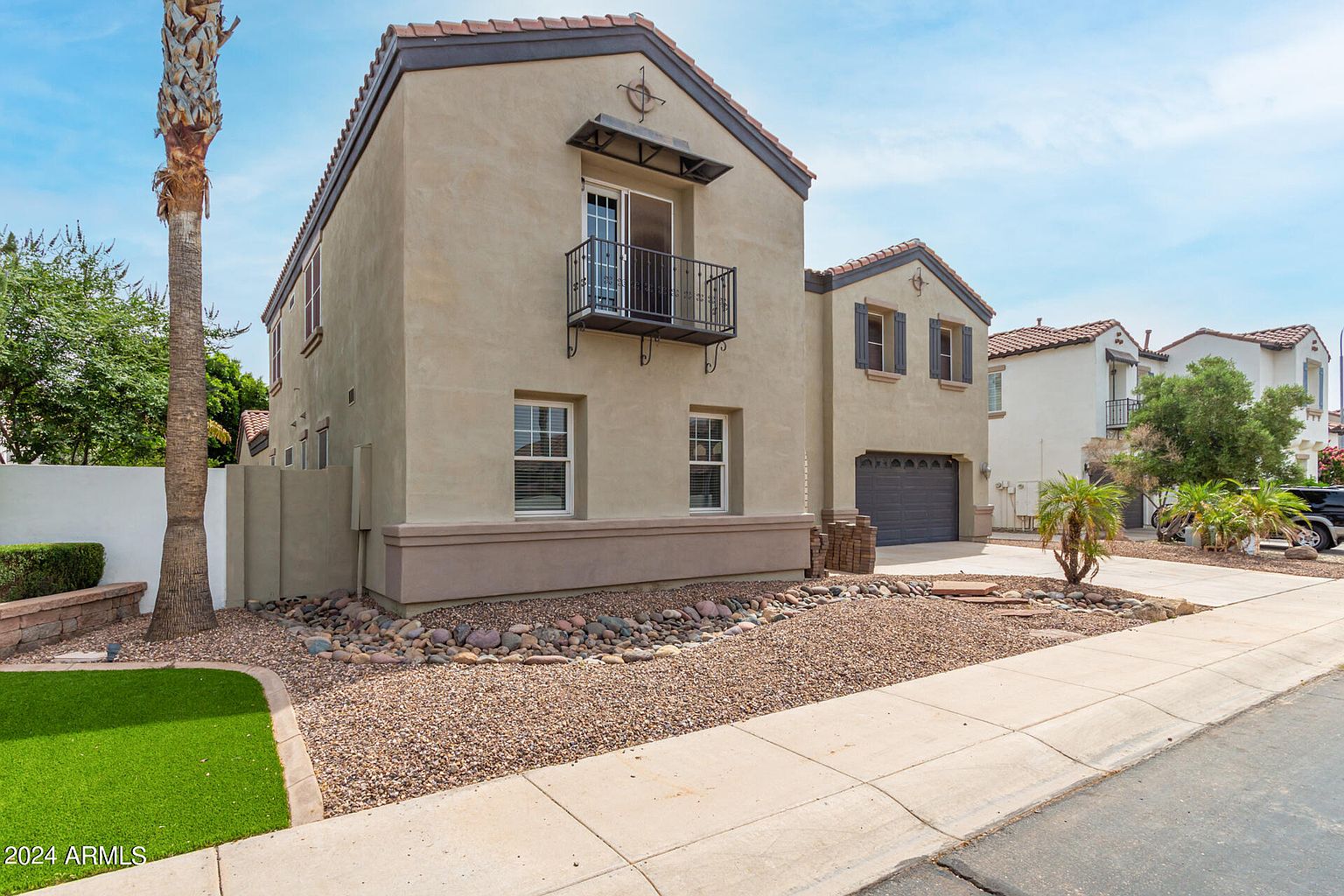 2090 E Aster Pl photo 3