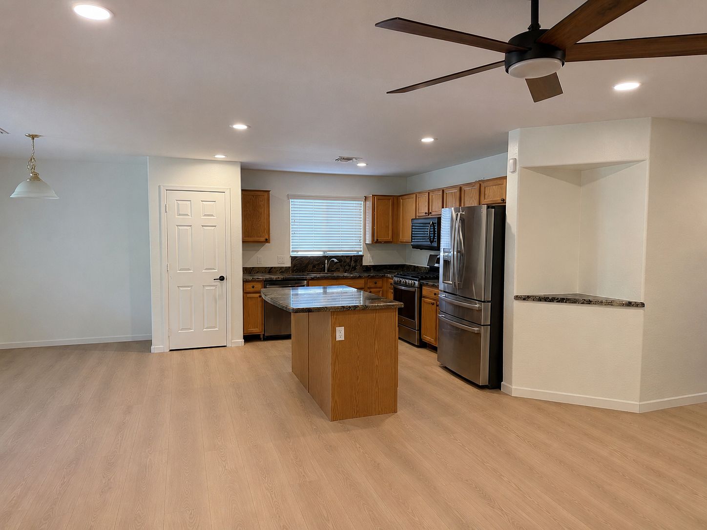14104 W Shaw Butte Dr photo 5