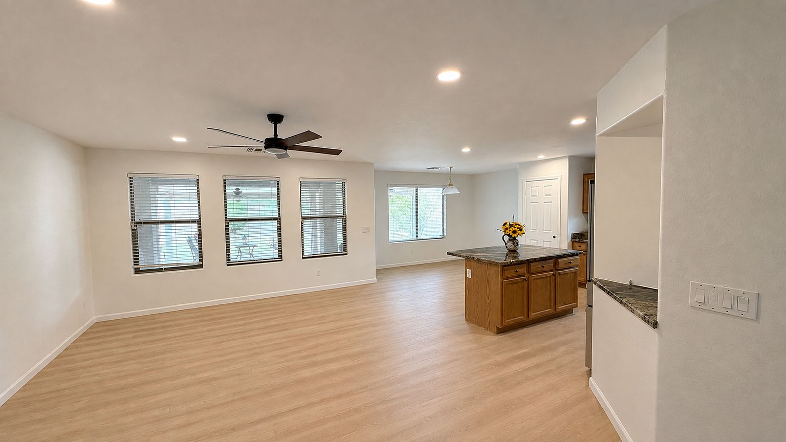 14104 W Shaw Butte Dr photo 4
