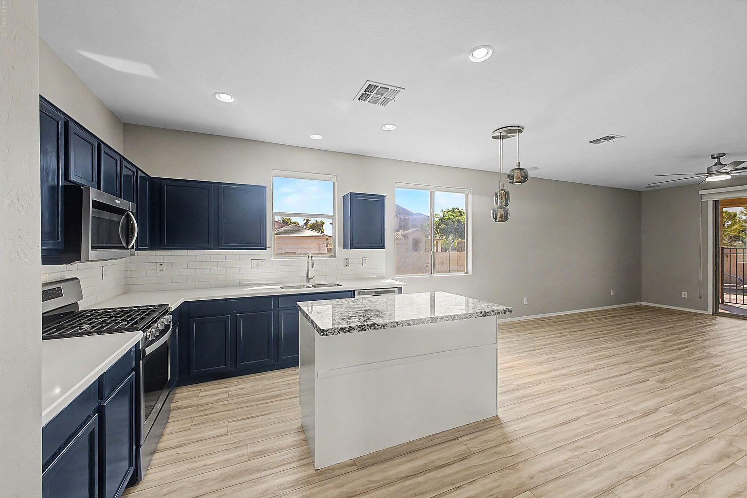 15207 W Windward Ave photo 5
