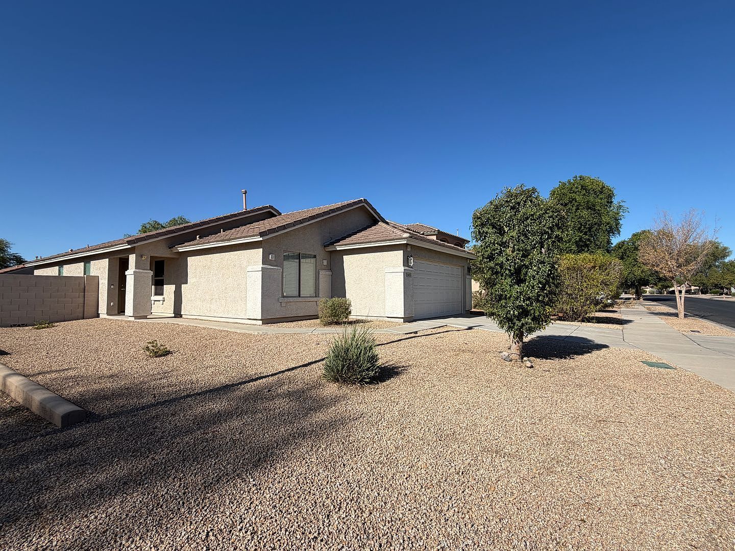 13925 W Mauna Loa Ln photo 2