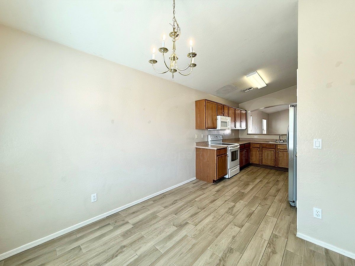 5617 S 31st Dr photo 4