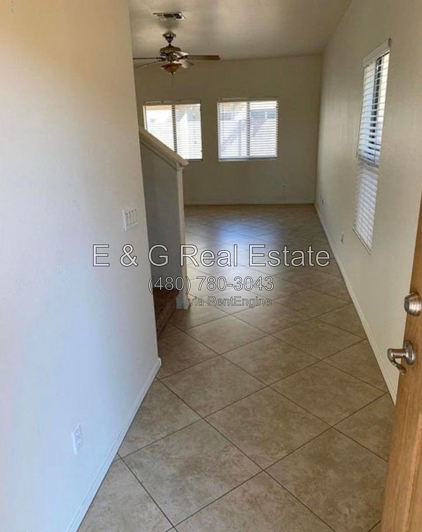 7034 W Mercer Ln photo 2
