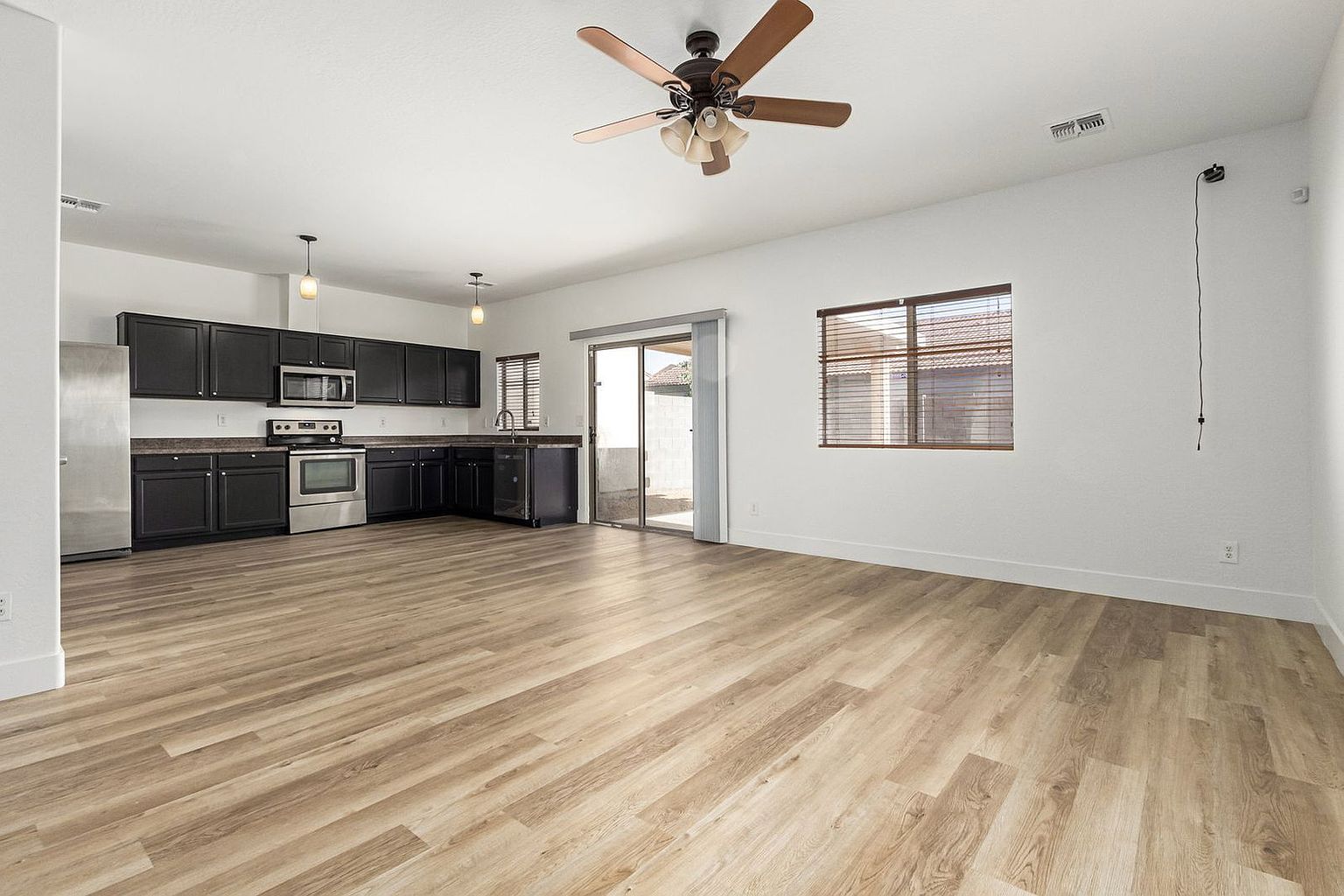 7007 W Mercer Ln Peoria, AZ 85345 photo 2