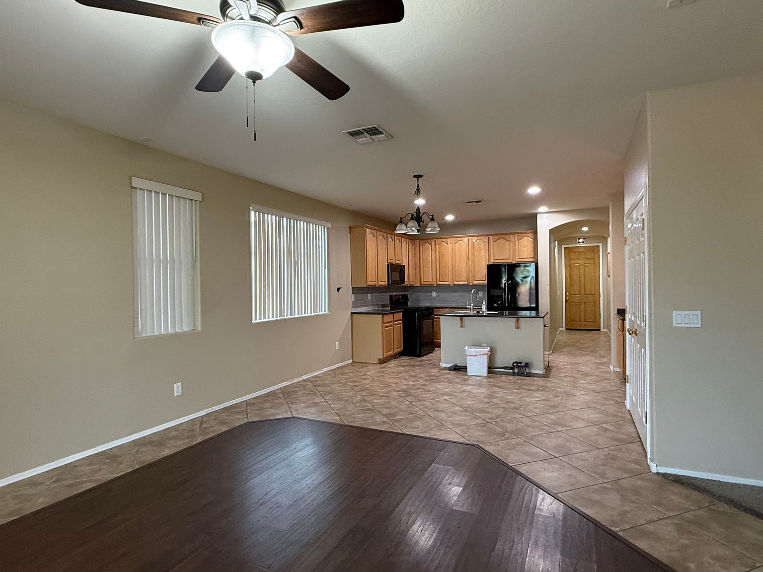 7711 S 68th Dr photo 3