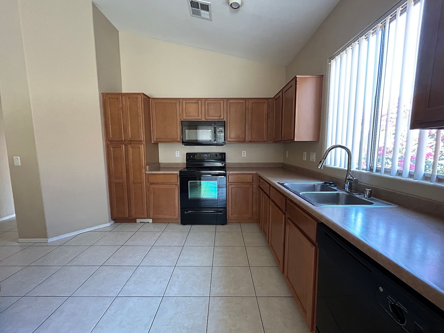 3869 S Coach House Dr photo 3
