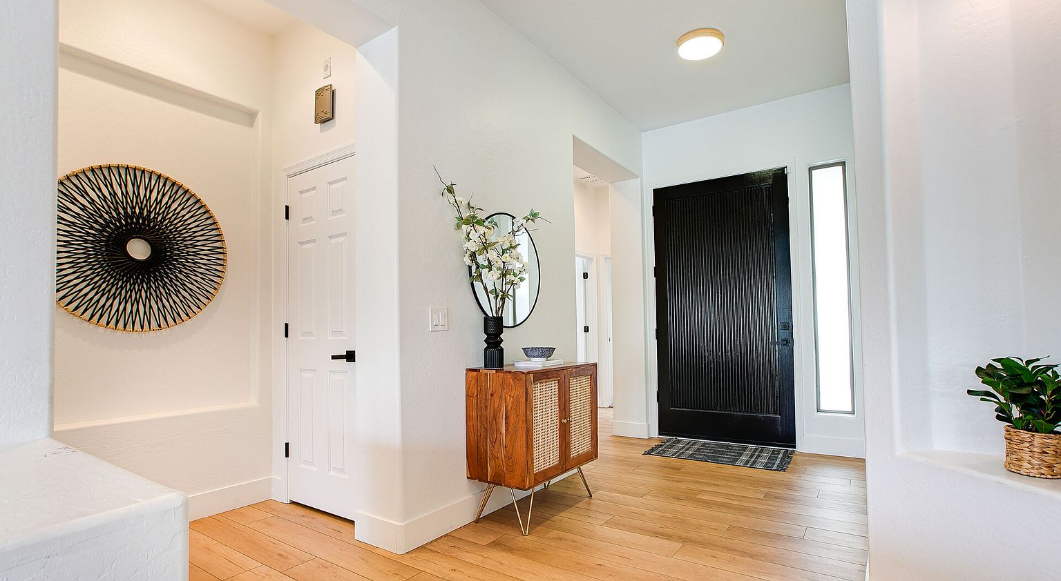3938 E Dubois Ave photo 2