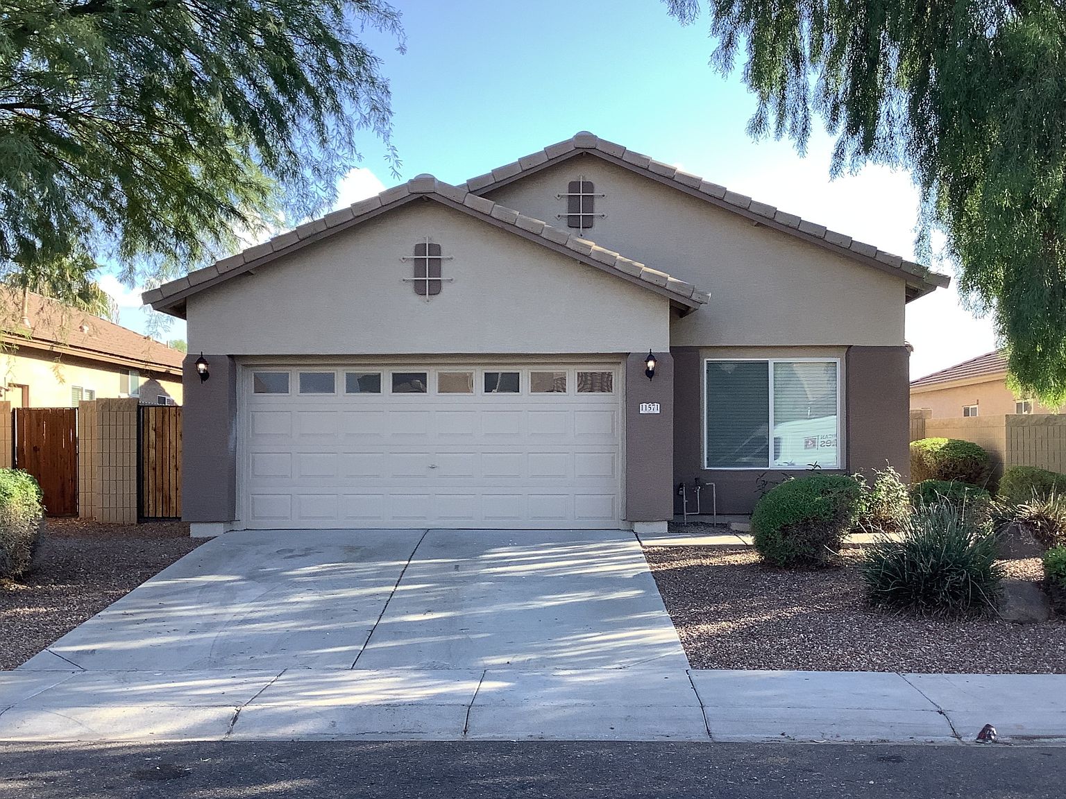 11571 W Buchanan St photo 2