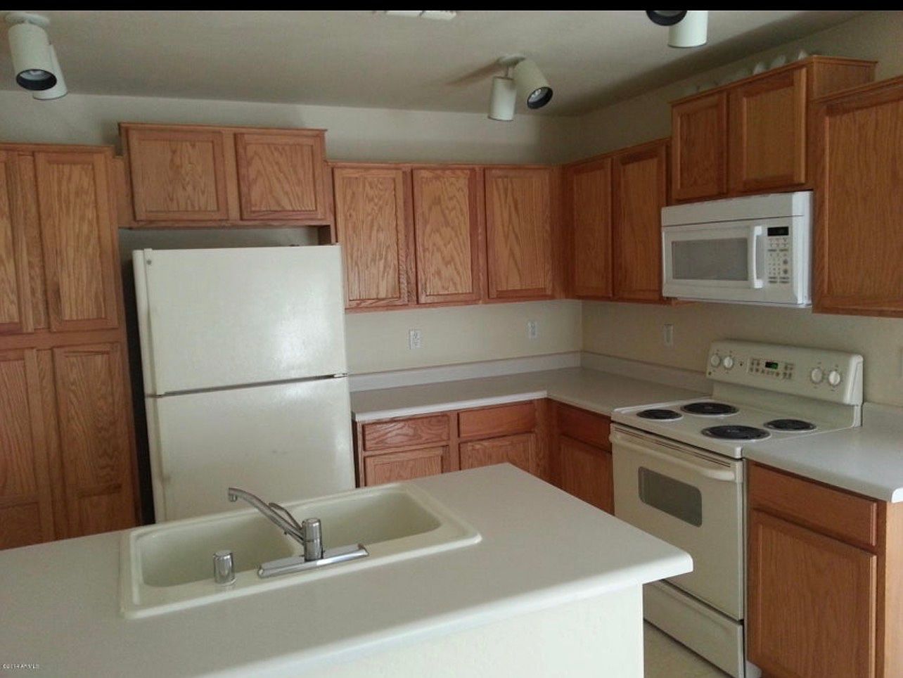 11614 W Cheryl Dr photo 3