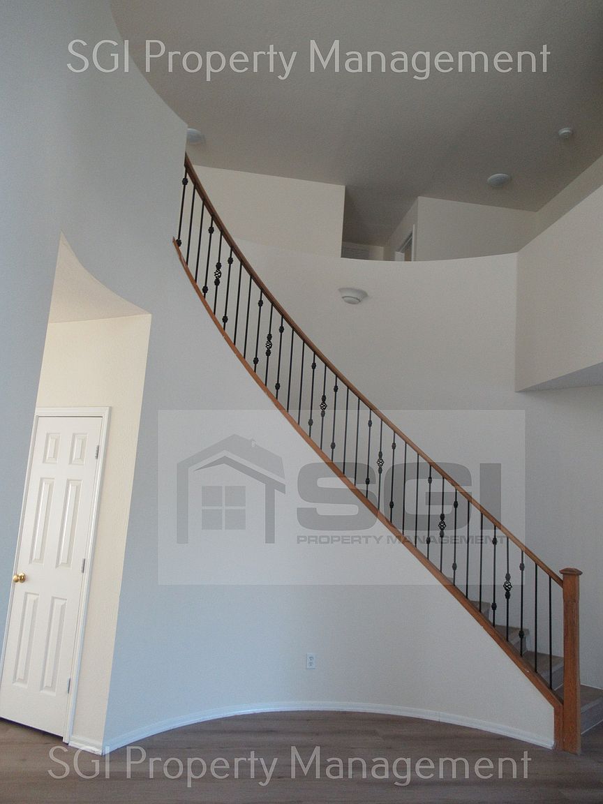 3123 W Pleasant Ln Phoenix, AZ 85041 photo 4
