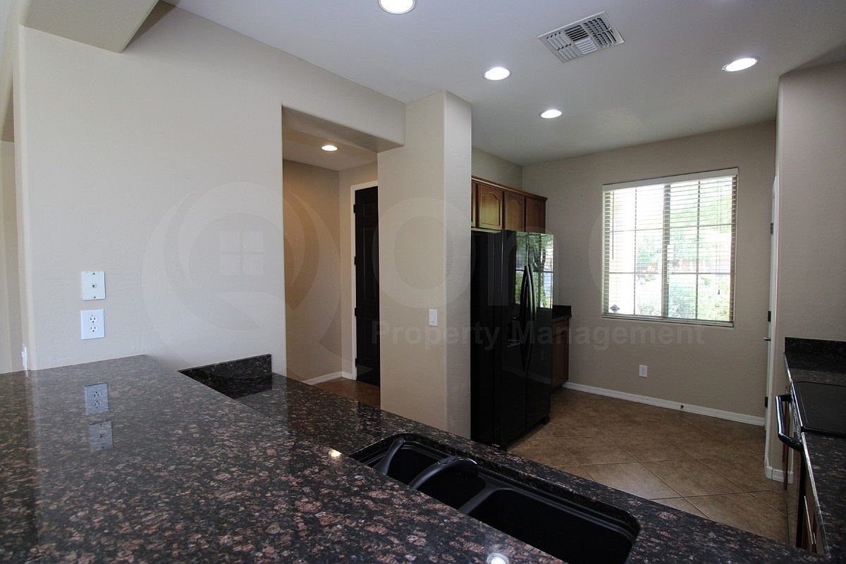 29302 N 67th Dr photo 5